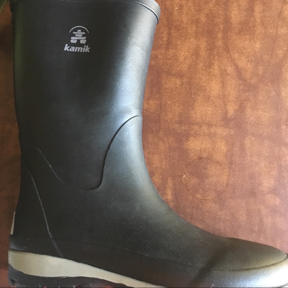 host pick 🎉🎉NWT Kamik black waterproof boots
